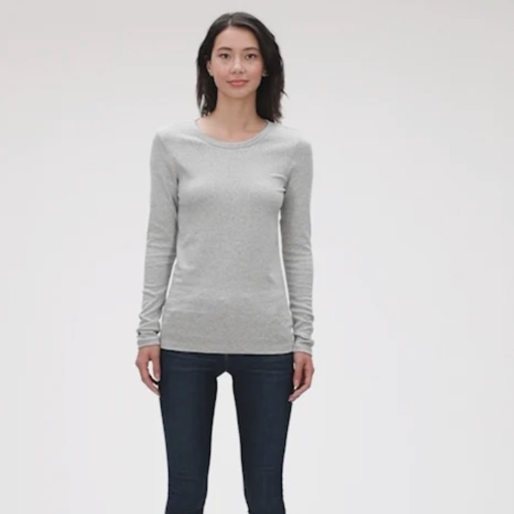 GAP womens grey long sleeve crew neck shirt with front pocket
